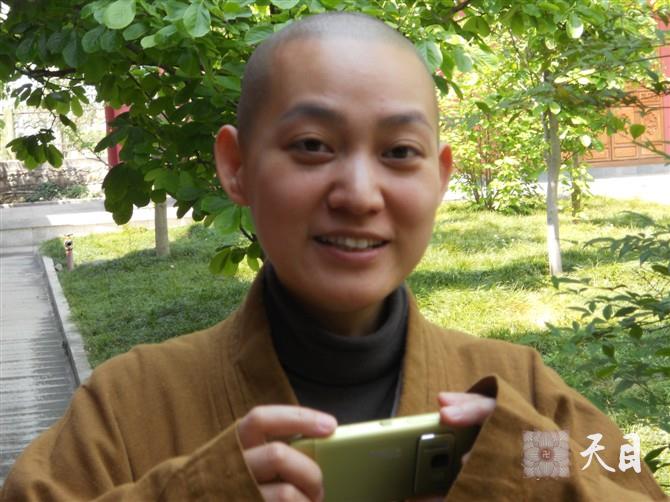 20120403果实法师带领果愿果丽常真居士在云南大理崇圣寺参学2