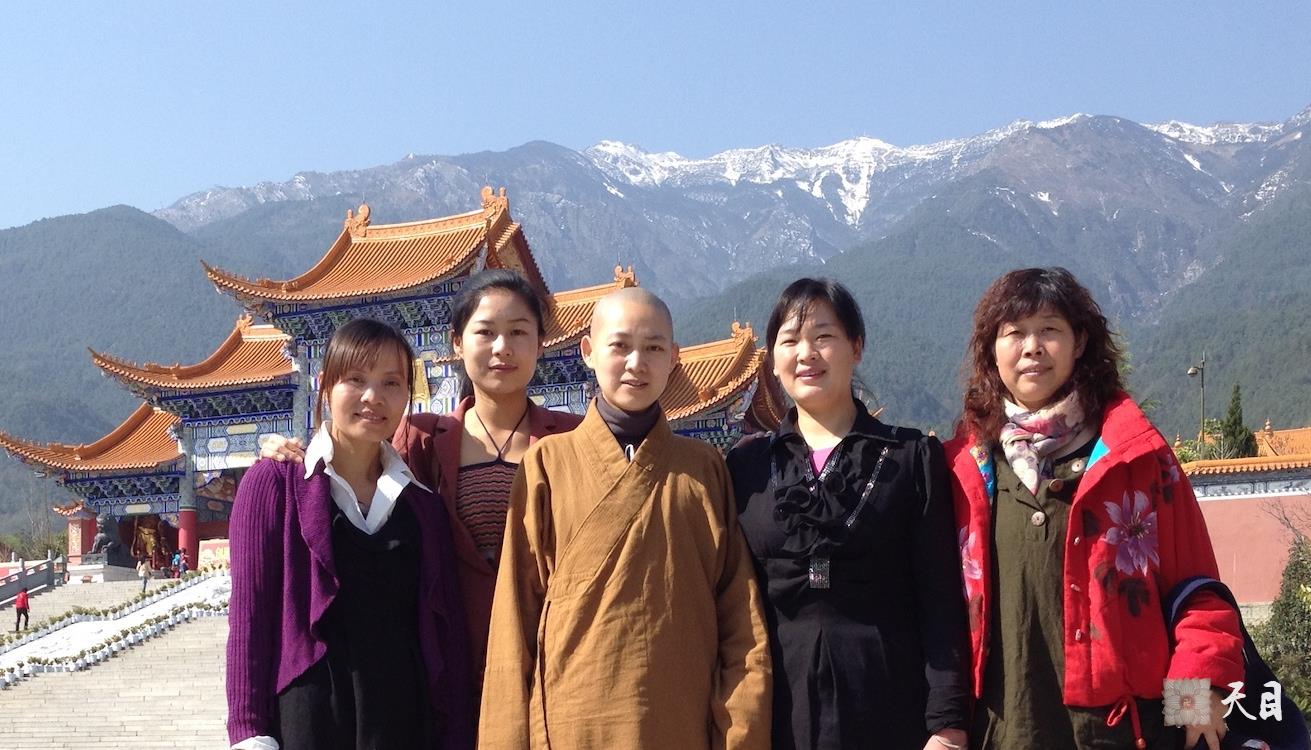 20120313果实法师带领阿慧李贞慧常阳常真常洁兄妹等居士在云南大理崇圣寺参学1