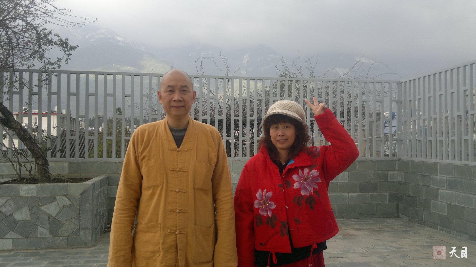20120306圣观法师在云南大理古城接受果实法师阿慧李贞慧常阳潘晓阳居士的送行2