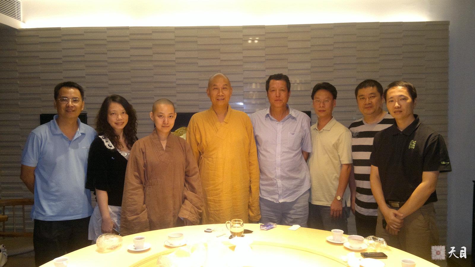 20110927圣观法师带领果实法师应心敬居士的供养和赵二军心敬心一果行心宁心德居士相聚在广州素成斋素食馆