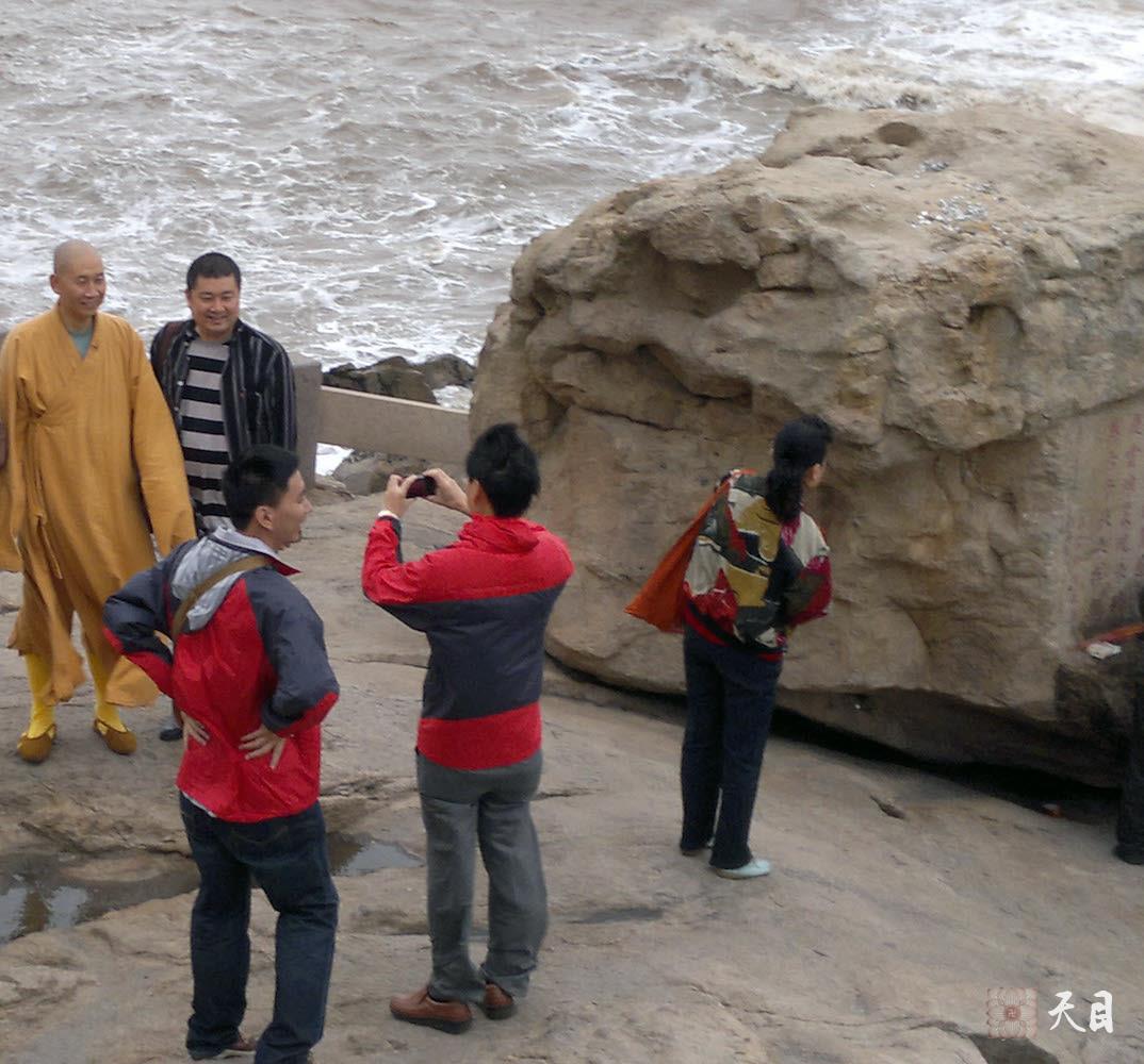 20110524圣观法师带领果实法师等弟子在浙江舟山普陀山参学3