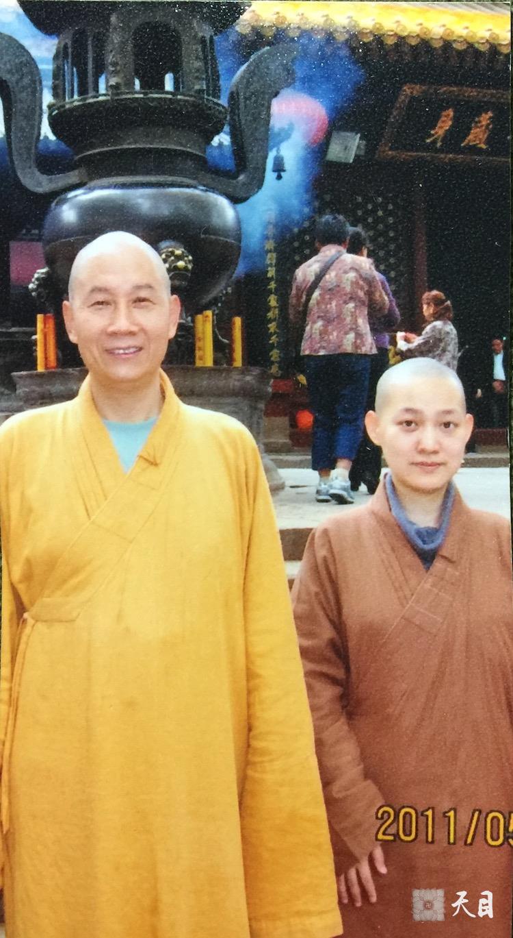 20110524圣观法师带领果实法师等弟子在浙江舟山普陀山参学2