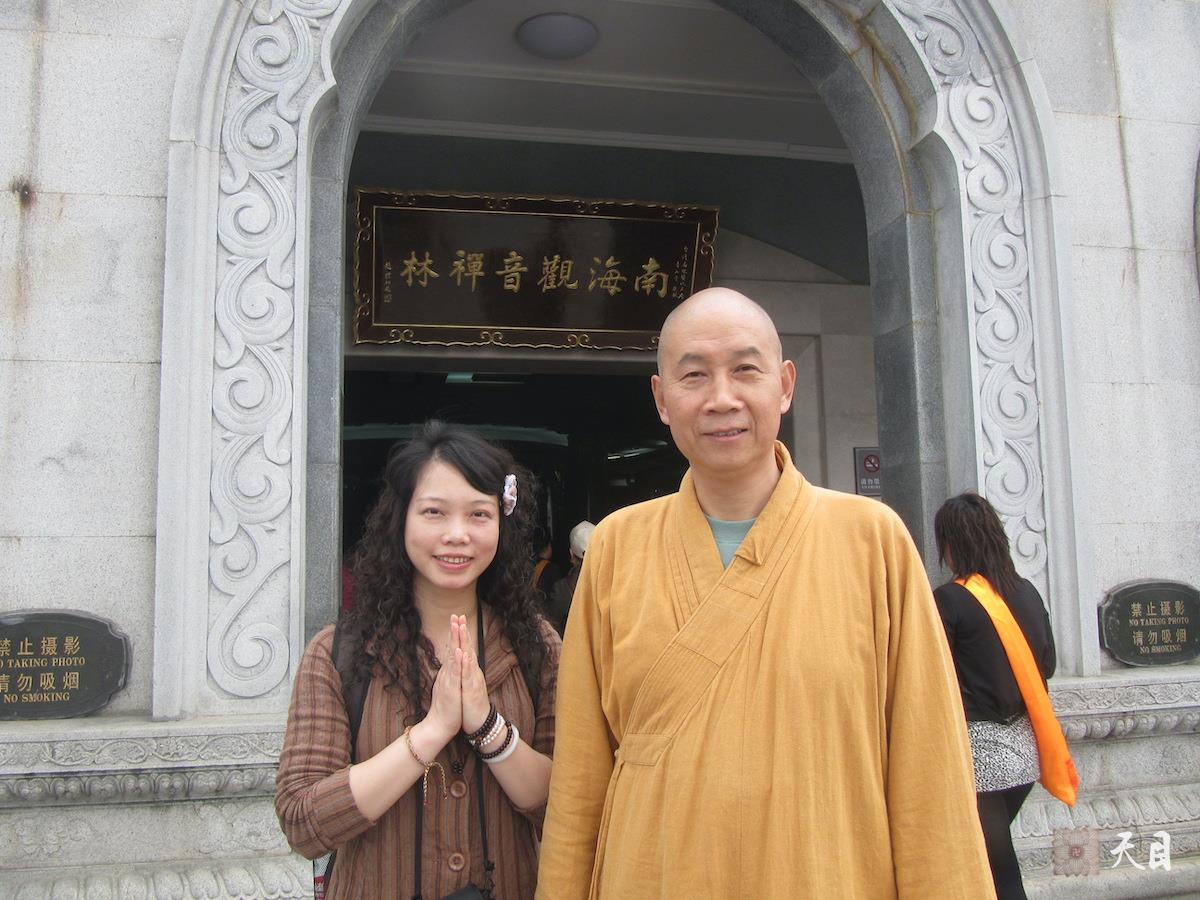 20110524圣观法师带领果实法师等弟子在浙江舟山普陀山参学2