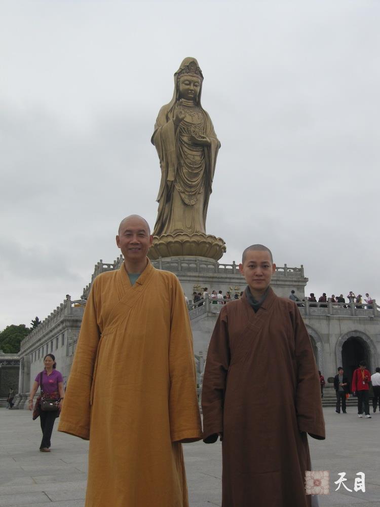 20110524圣观法师带领果实法师等弟子在浙江舟山普陀山参学1