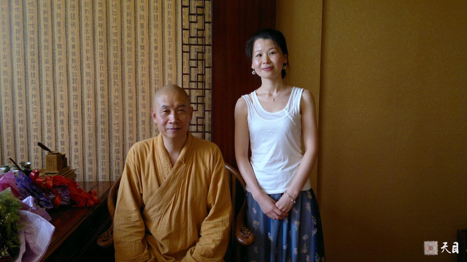 20110520圣观法师带领果实法师应果觉居士的礼请在广州莲慈素食馆加持果觉居士的生日会