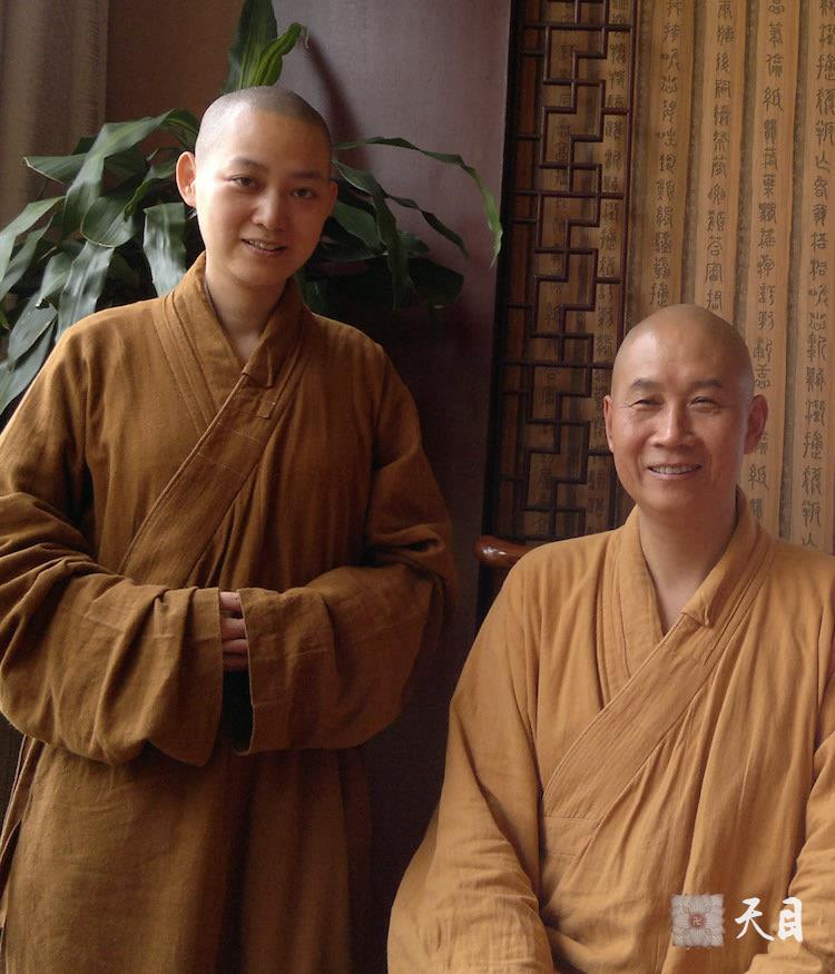 20110520圣观法师带领果实法师应果觉居士的礼请在广州莲慈素食馆加持果觉居士的生日会