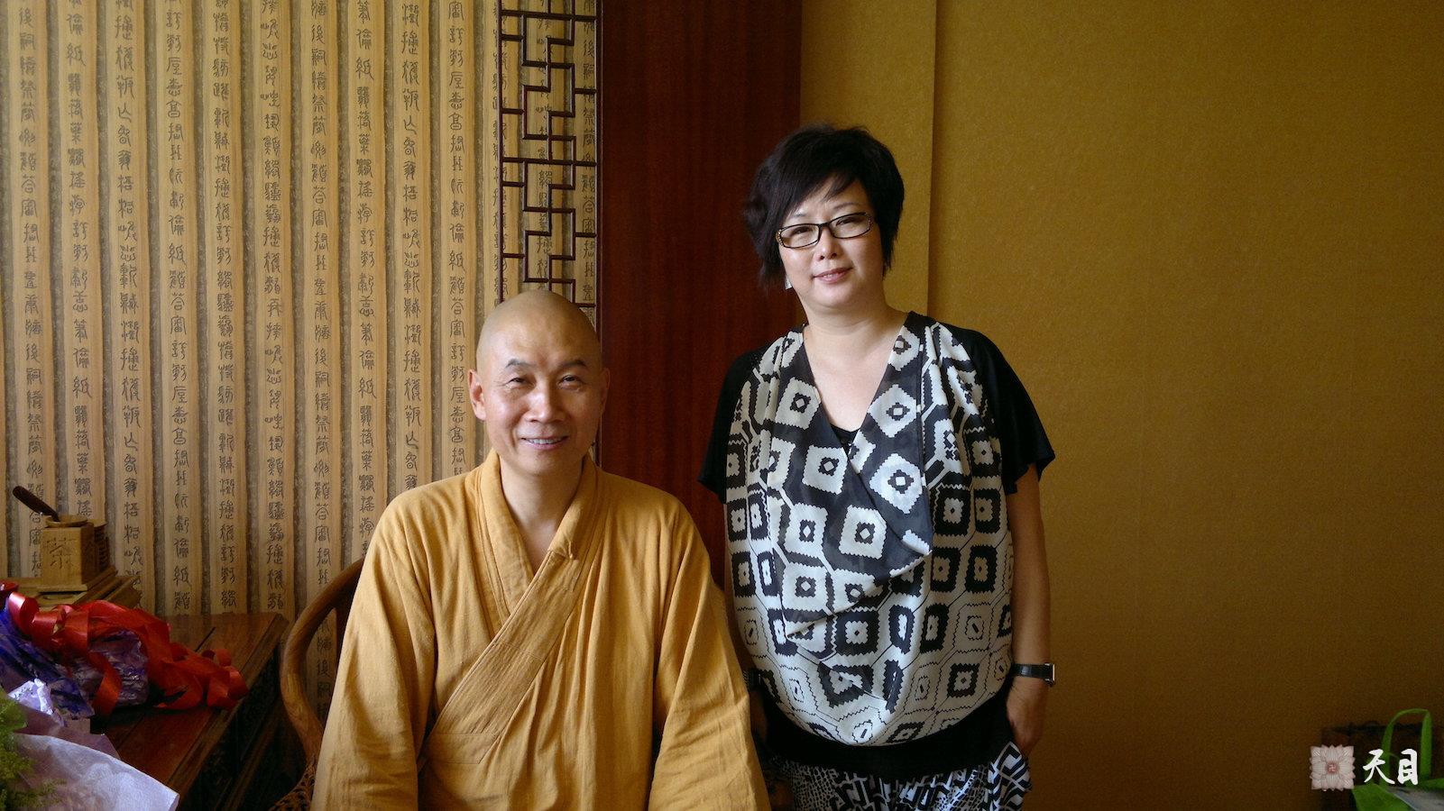 20110520圣观法师带领果实法师应果觉居士的礼请在广州莲慈素食馆加持果觉居士的生日会