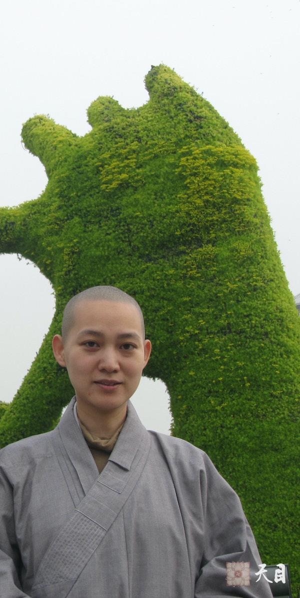 20110511果实法师带领果行居士参观西安世界园艺博览会