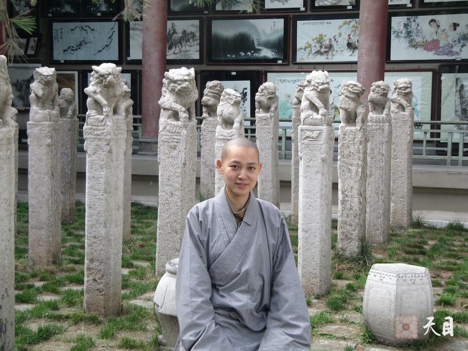 20110515果实法师带领果行居士在西安碑林博物馆参学