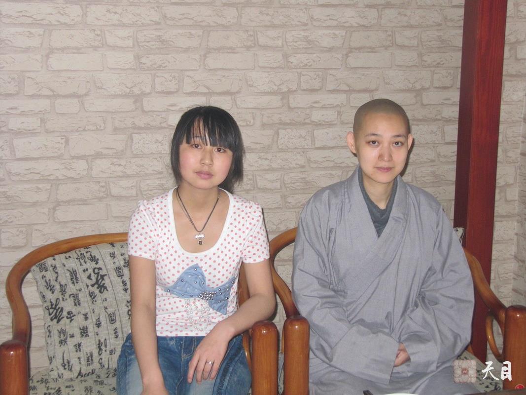 20110510果实法师在西安应常明居士的供养和果行居士相聚在商南茶馆