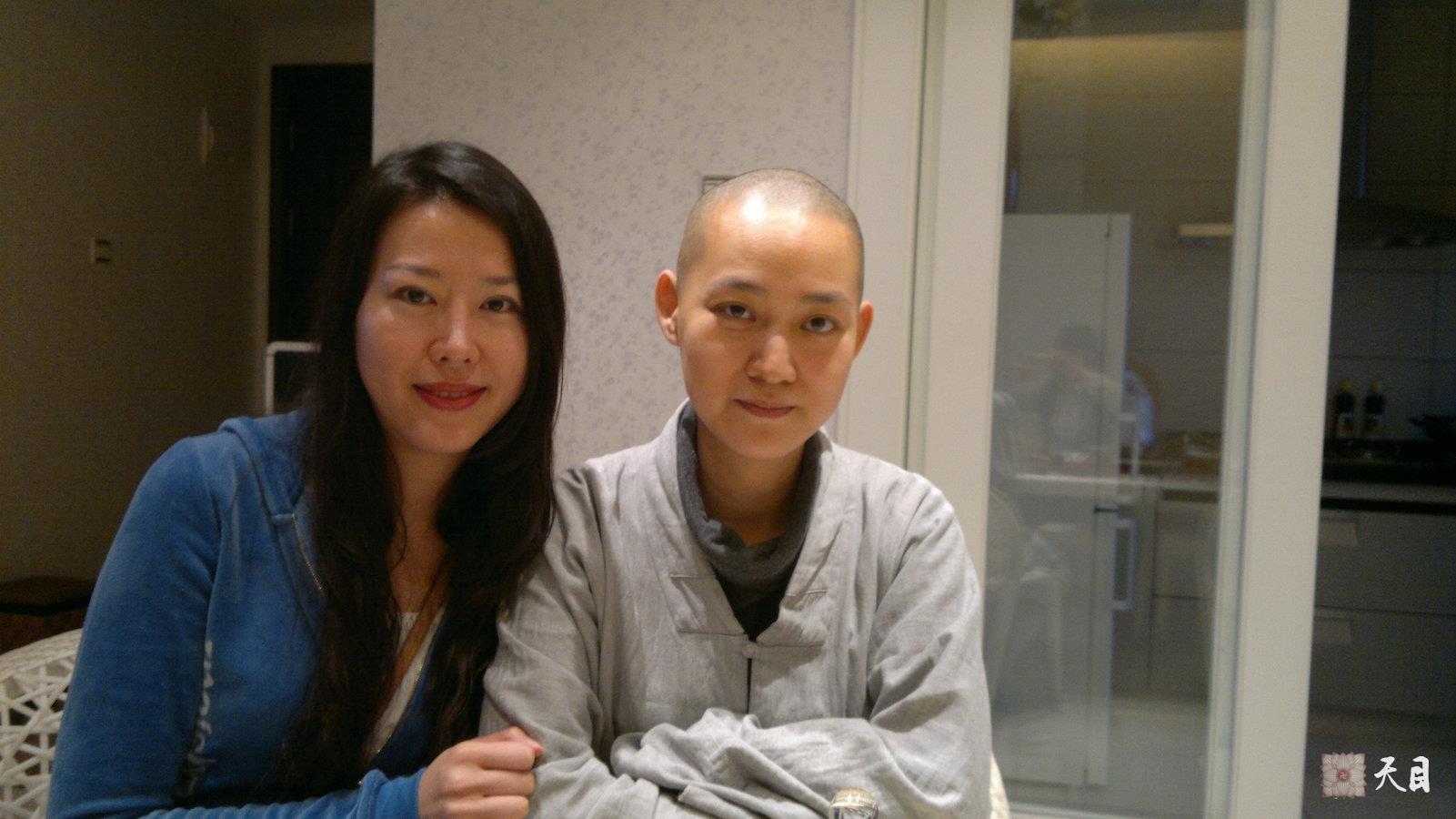 20110402果实法师仰仗恩师圣观法师的法力在广州应果印居士的供养入住尚东宏御公寓期间接见印度教奎师那信徒张雯钧