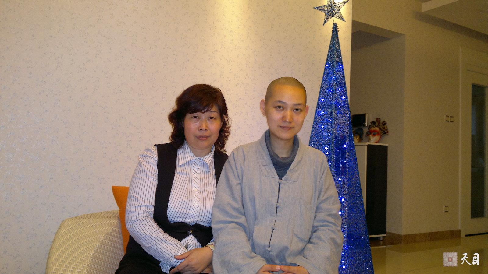 20110402果实法师仰仗恩师圣观法师的法力在广州应果印居士的供养入住尚东宏御公寓期间接见印度教奎师那信徒张雯钧