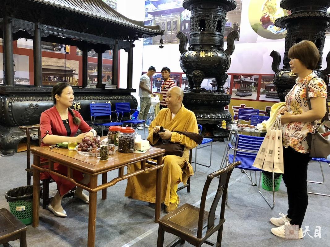 20180622圣观法师带领果实法师等弟子参加西安佛教文化博览会2