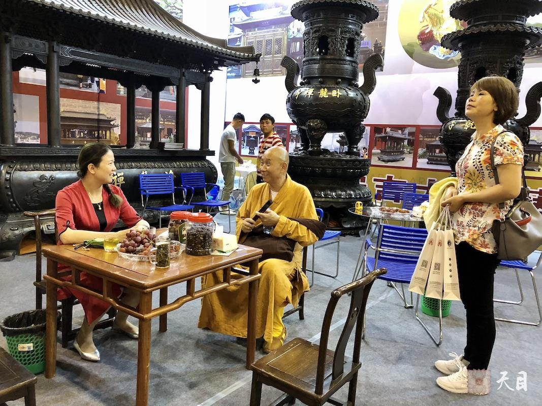 20180622圣观法师带领果实法师等弟子参加西安佛教文化博览会2
