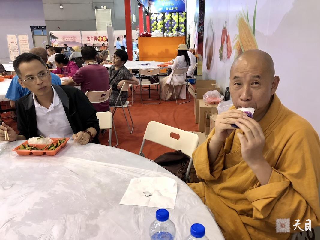 20180622圣观法师带领果实法师等弟子参加西安佛教文化博览会3