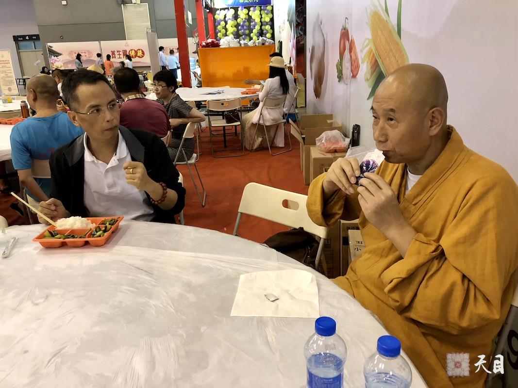 20180622圣观法师带领果实法师等弟子参加西安佛教文化博览会3