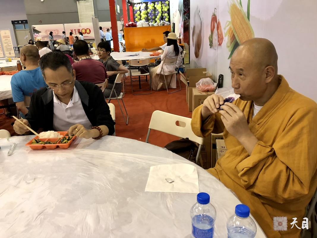 20180622圣观法师带领果实法师等弟子参加西安佛教文化博览会3