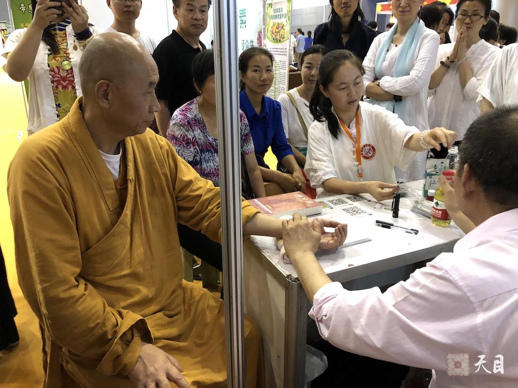 20180623圣观法师带领果实法师等弟子参加西安佛教文化博览会4