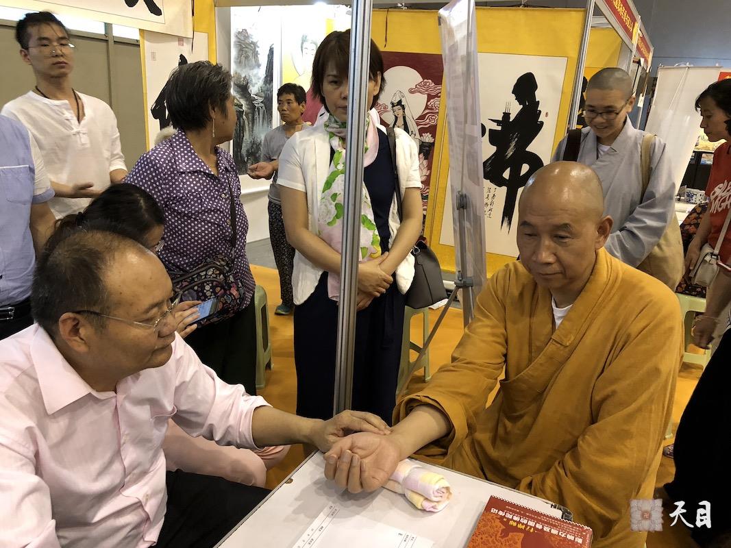 20180623圣观法师带领果实法师等弟子参加西安佛教文化博览会4