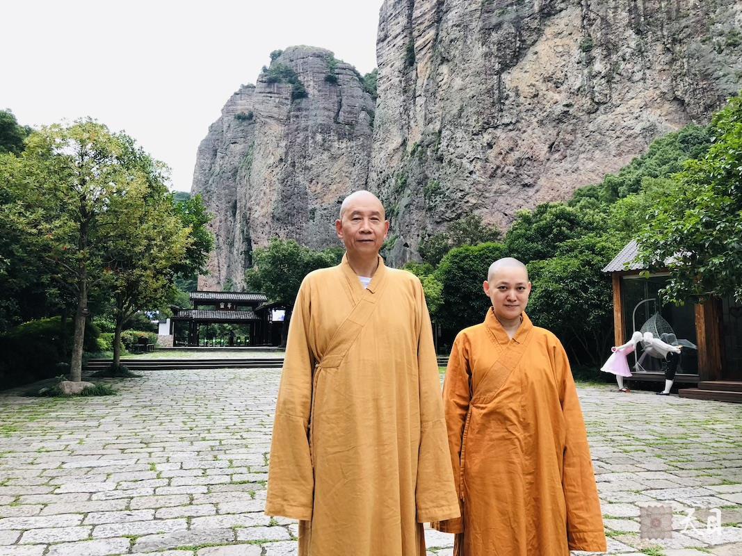 20180702果实法师领众跟随恩师圣观法师游览温州雁荡山2