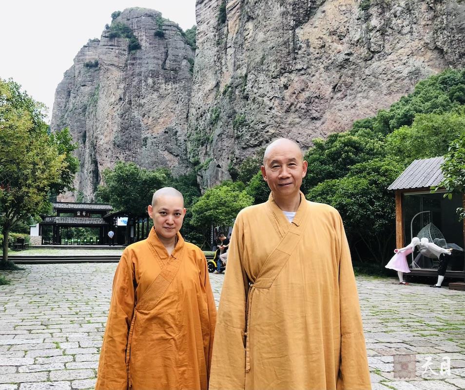 20180702果实法师领众跟随恩师圣观法师游览温州雁荡山2