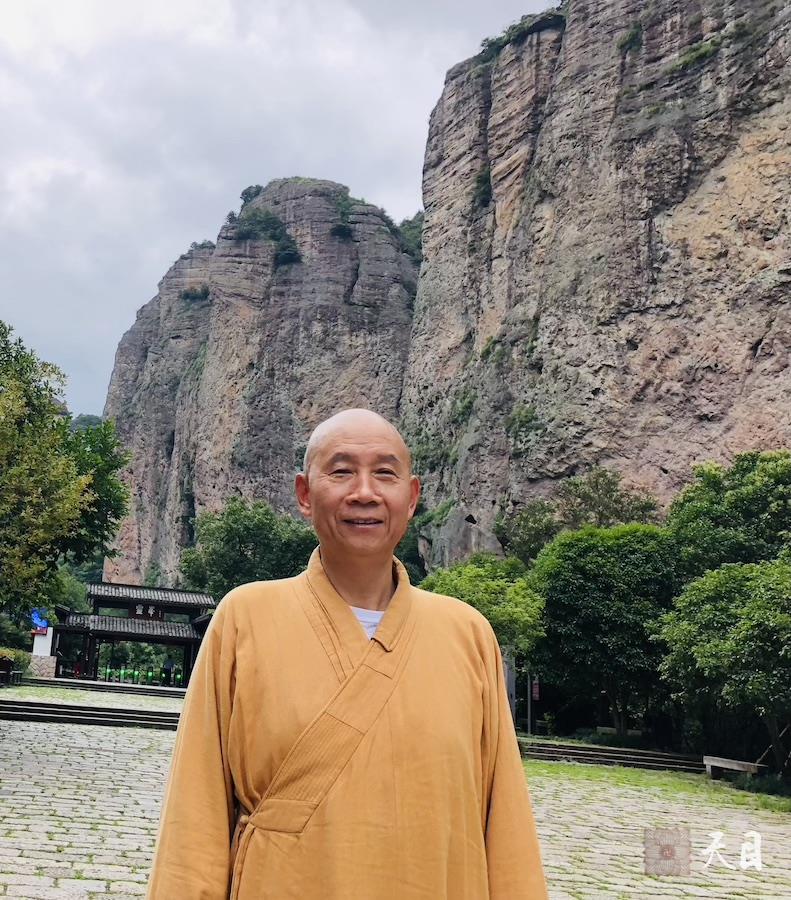 20180702圣观法师带领果实法师等弟子游览温州雁荡山3