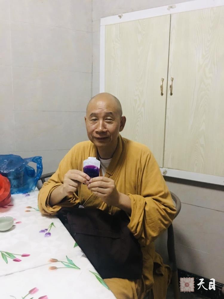 20180702圣观法师带领果实法师等弟子游览温州雁荡山3