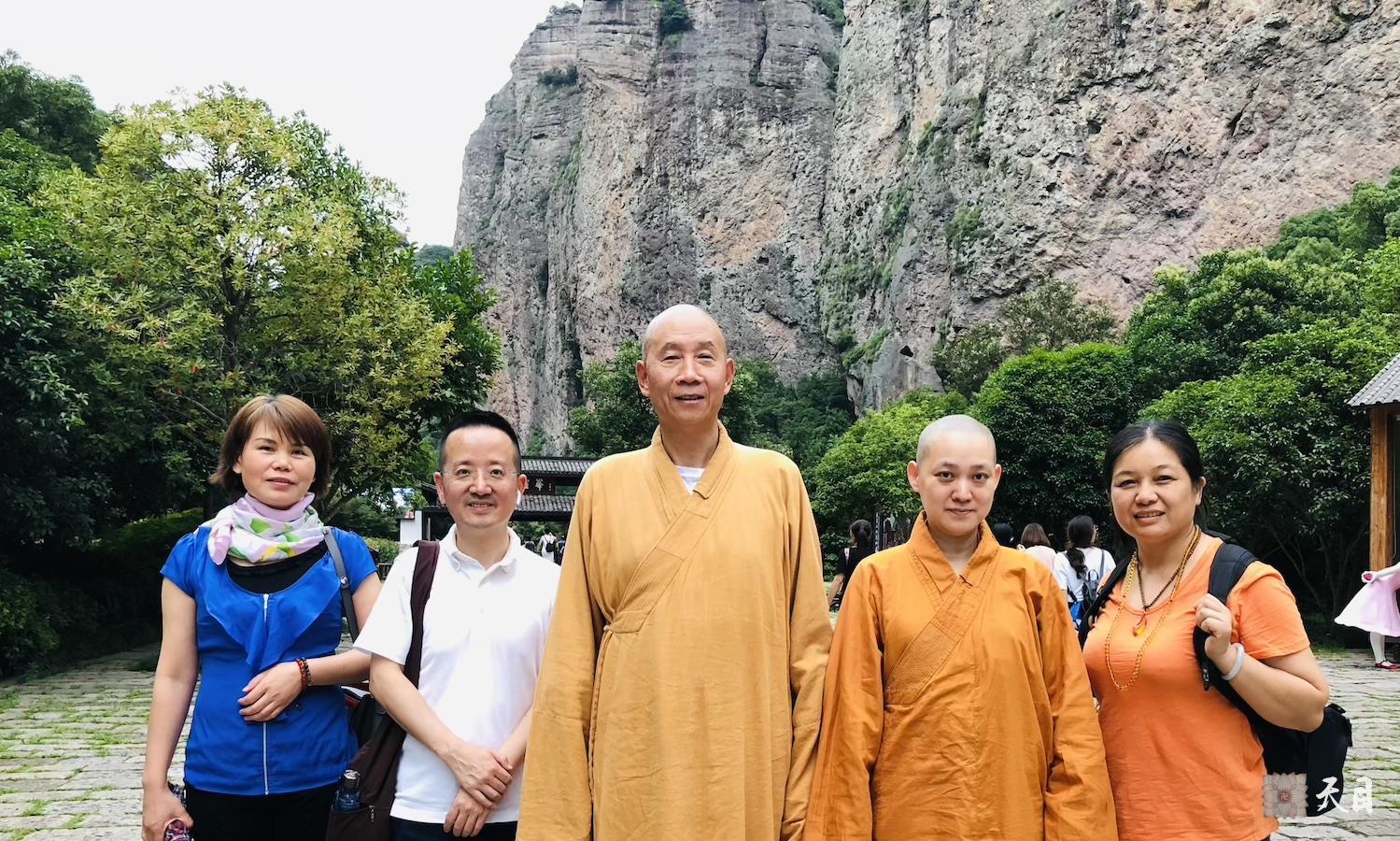20180702果实法师领众跟随恩师圣观法师游览温州雁荡山1