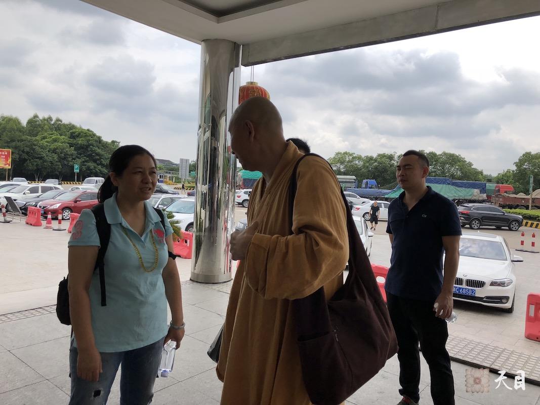 20180701圣观法师带领果实法师等弟子应宁德宗教局陈瑞扬局长邀请到福鼎磻溪茶山考察白茶4