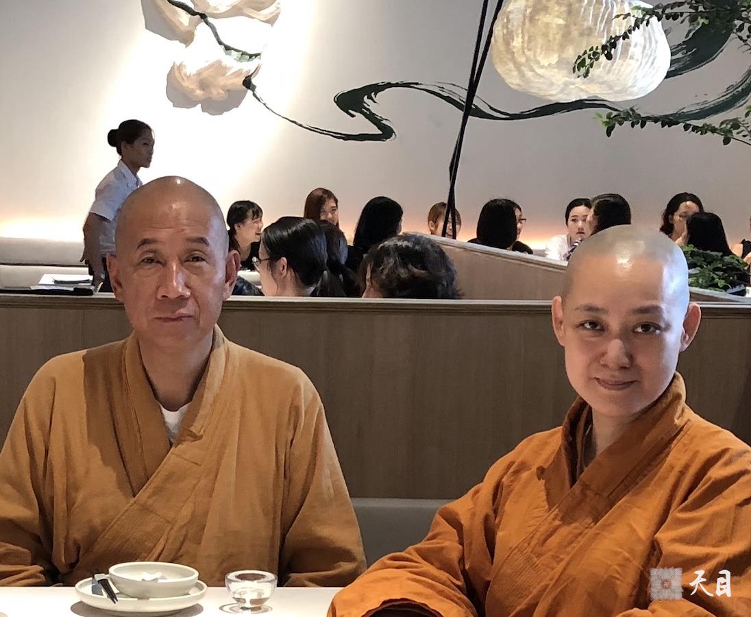 20180704果实法师跟随恩师圣观法师在广州应果贞居士供养熹素素食馆