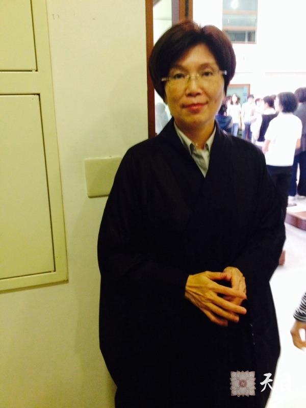 20180825果实法师在台湾佛教弘誓学院向昭慧法师告假临行前到大殿礼佛遥想感恩——20141012昭慧法师统理的佛教弘誓学院全体比丘尼在性广法师主持下给恩师圣观法师举行祈福法会金柯菩萨引领果芳居士参加