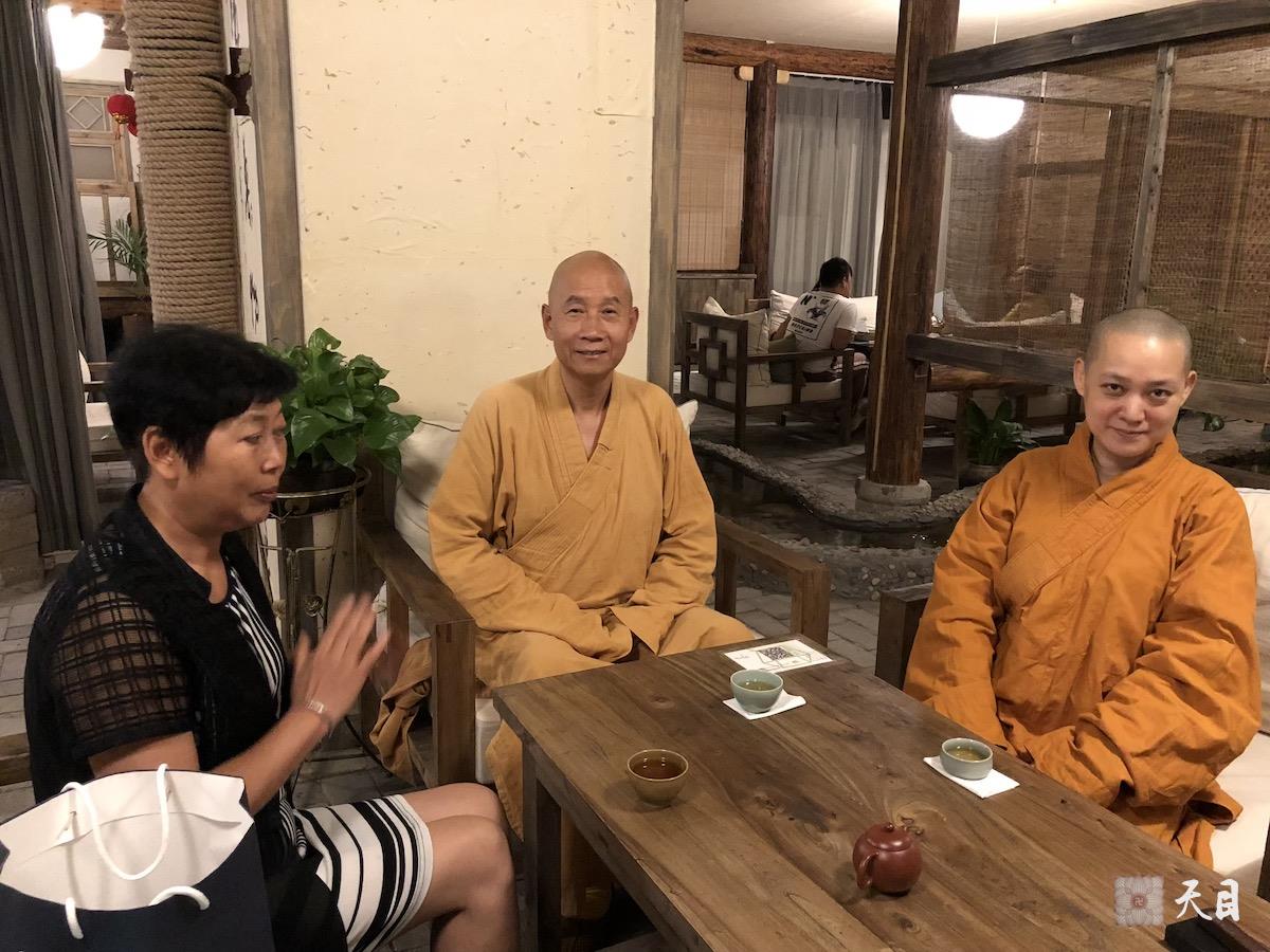 20180826果实法师礼情尚在陕西省人民医院高干病房住院的恩师圣观法师应常好居士供养素心茶房1