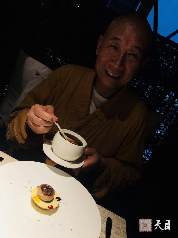 20180902圣观法师带领果实法师西安应美儒居士供养其荷·上乘舒食空间素食馆