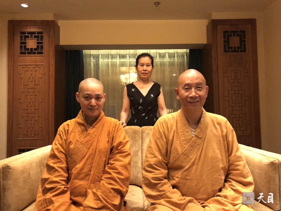 20180903果实法师领众在西安喜来登礼请恩师圣观法师开示1