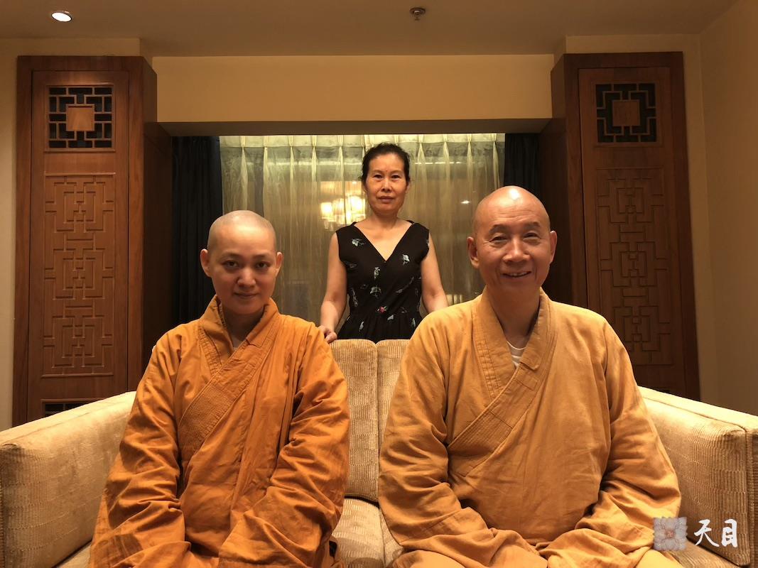 20180903果实法师领众在西安喜来登礼请恩师圣观法师开示1