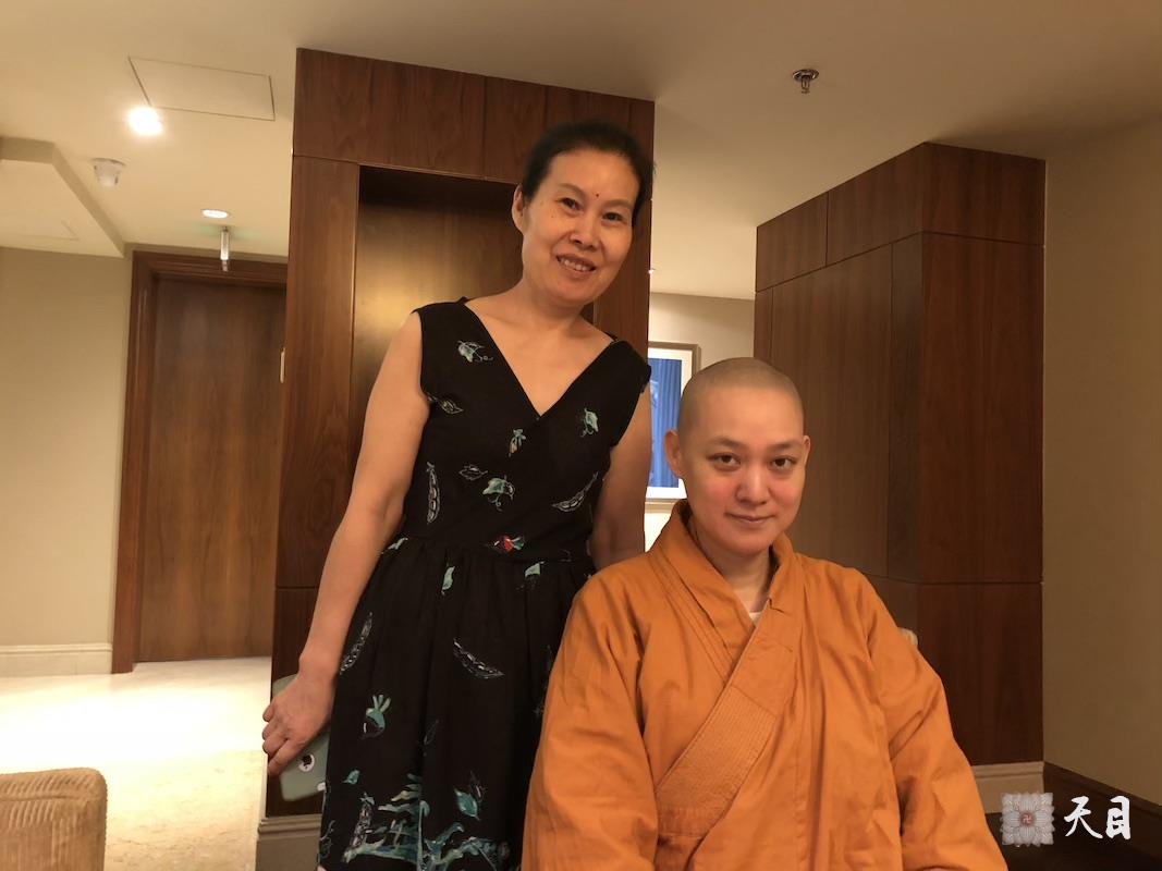 20180903果实法师领众在西安喜来登礼请恩师圣观法师开示2