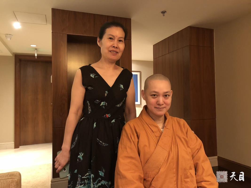 20180903果实法师领众在西安喜来登礼请恩师圣观法师开示2