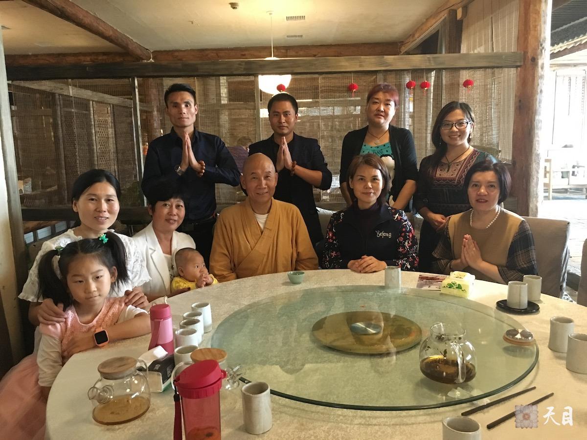 20180923圣观法师尚在陕西省人民医院高干病房住院慈悲接受常好居士礼请供养素心茶房给其黑茶同事开示1