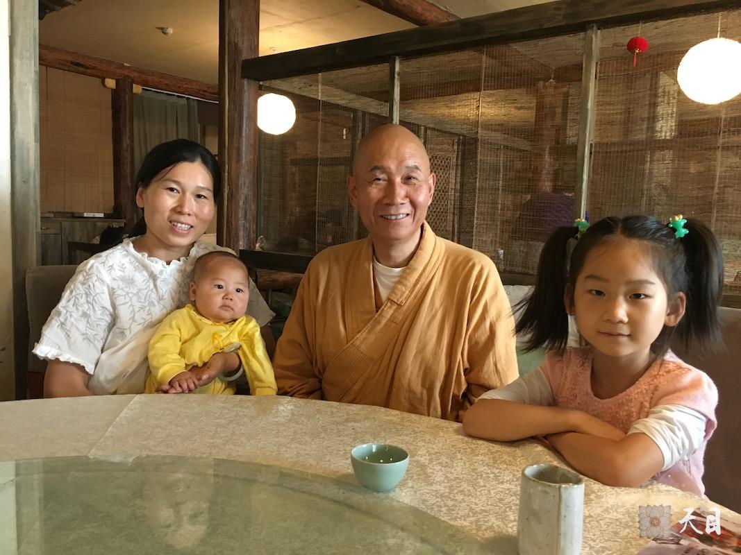 20180923圣观法师尚在陕西省人民医院高干病房住院慈悲接受常好居士礼请供养素心茶房给其黑茶同事开示2