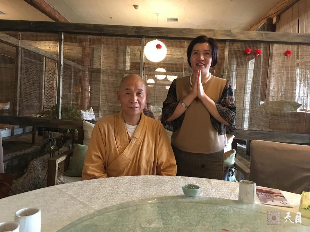 20180923圣观法师尚在陕西省人民医院高干病房住院慈悲接受常好居士礼请供养素心茶房给其黑茶同事开示3