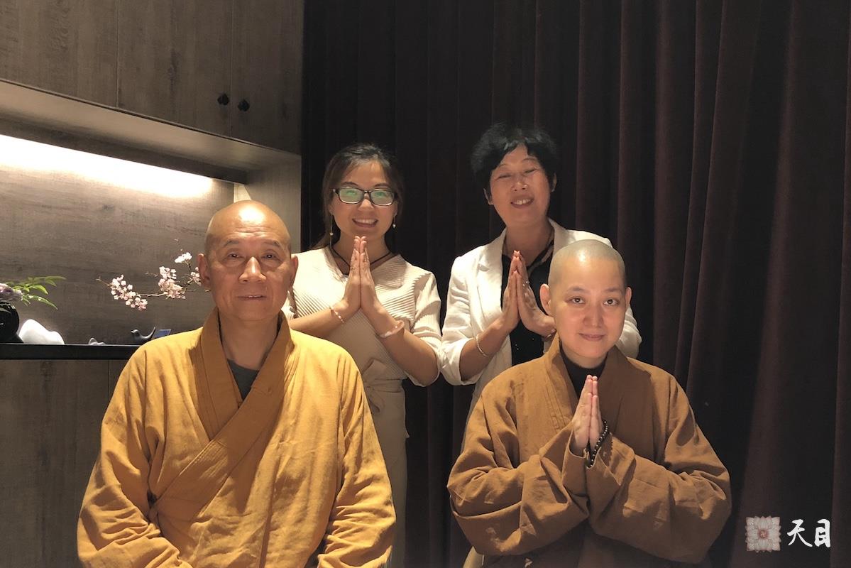 20180924中秋节果实法师礼情尚在陕西省人民医院高干病房住院的恩师圣观法师应常彩居士供养荷·上乘舒食空间1