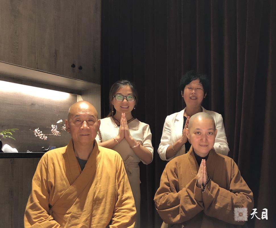 20180924中秋节果实法师礼情尚在陕西省人民医院高干病房住院的恩师圣观法师应常彩居士供养荷·上乘舒食空间1