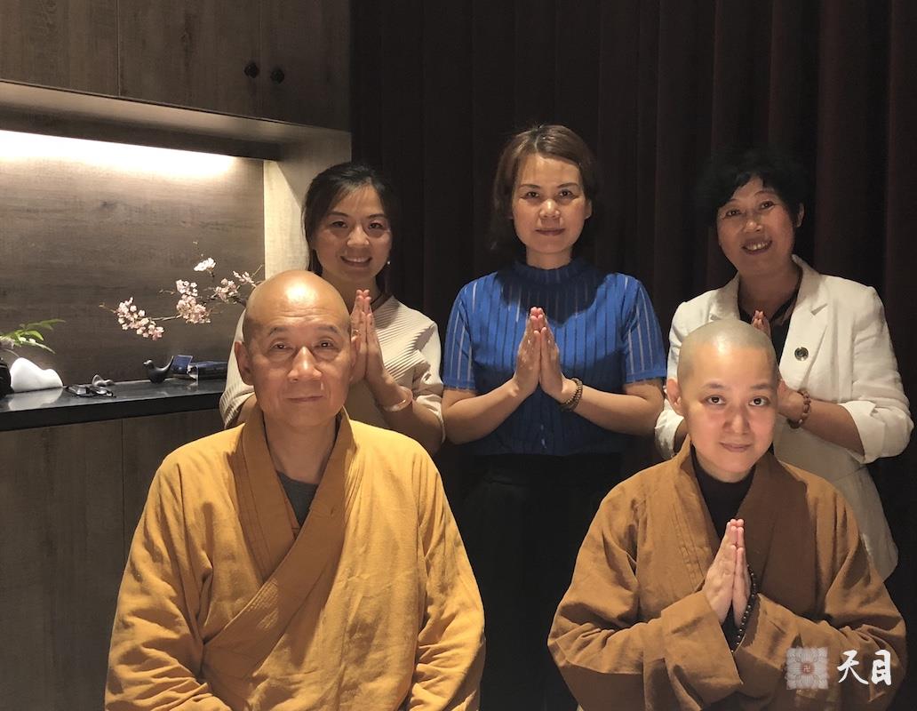 20180924中秋节果实法师礼情尚在陕西省人民医院高干病房住院的恩师圣观法师应常彩居士供养荷·上乘舒食空间1