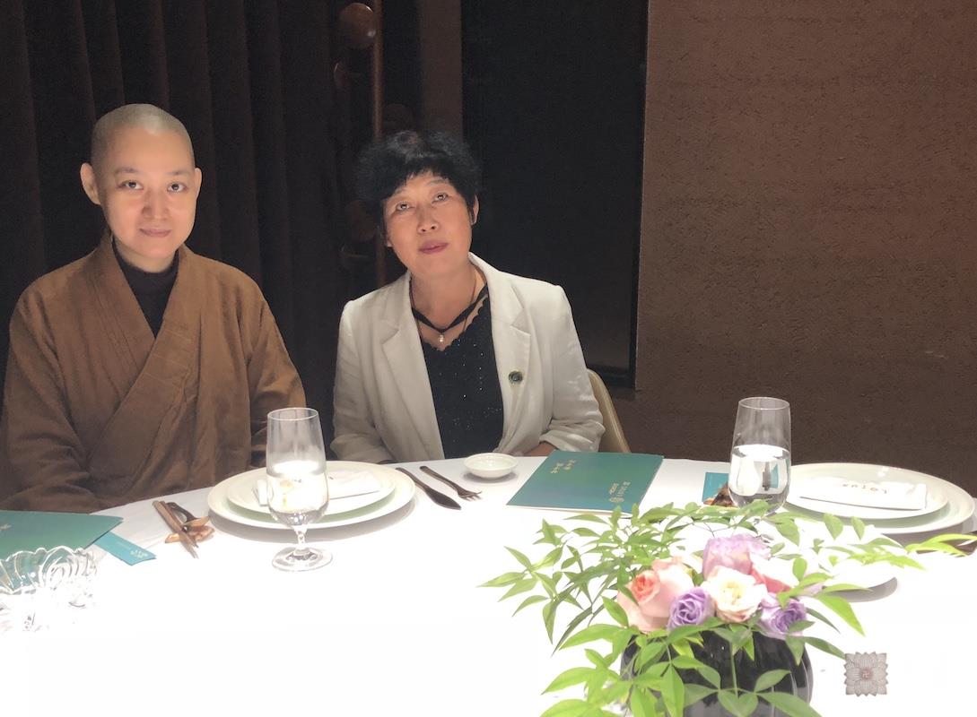 20180924中秋节果实法师礼情尚在陕西省人民医院高干病房住院的恩师圣观法师应常彩居士供养荷·上乘舒食空间2