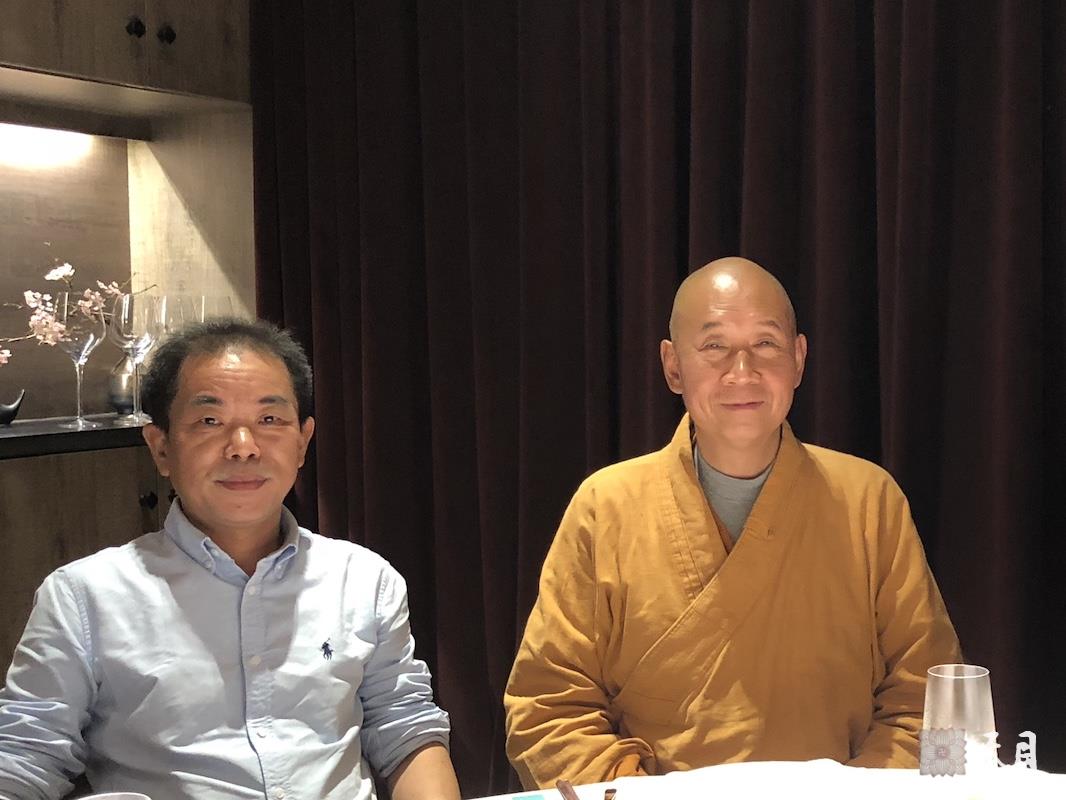 20180930圣观法师尚在陕西省人民医院高干病房住院慈悲接受果实法师之礼请应来自浏阳的常悟屈剑峰居士供养荷·上乘舒食空间