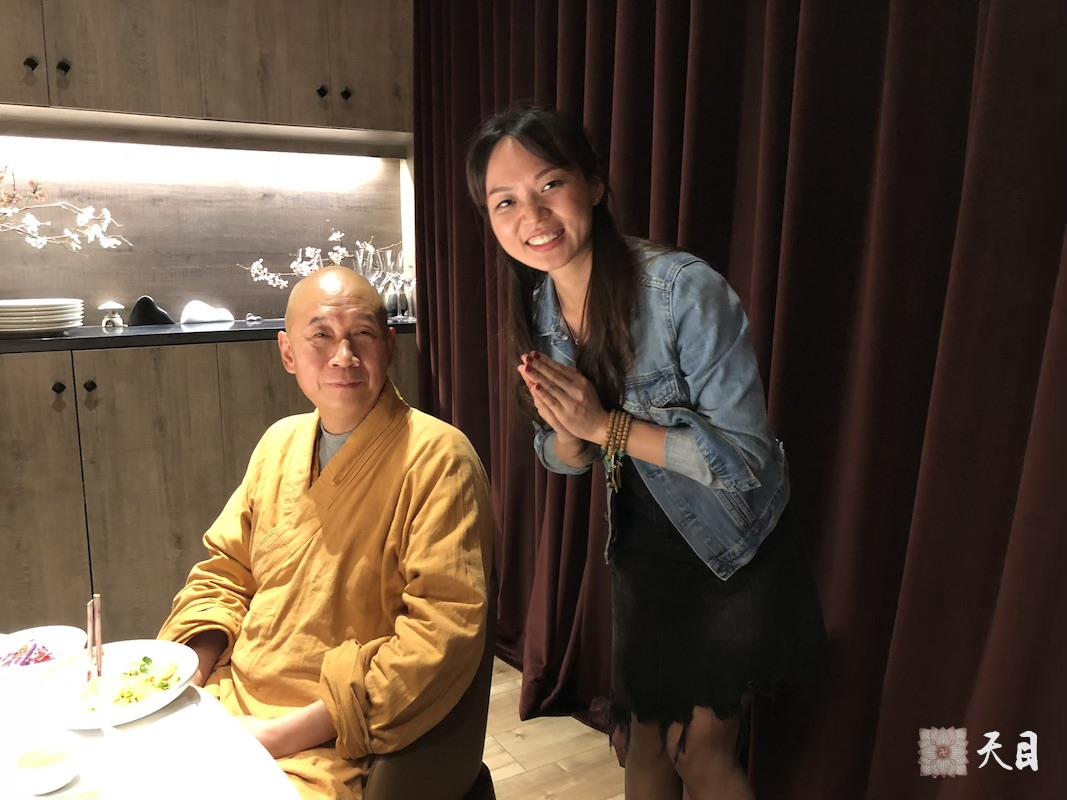 20180930圣观法师尚在陕西省人民医院高干病房住院慈悲接受果实法师之礼请应来自浏阳的常悟屈剑峰居士供养荷·上乘舒食空间