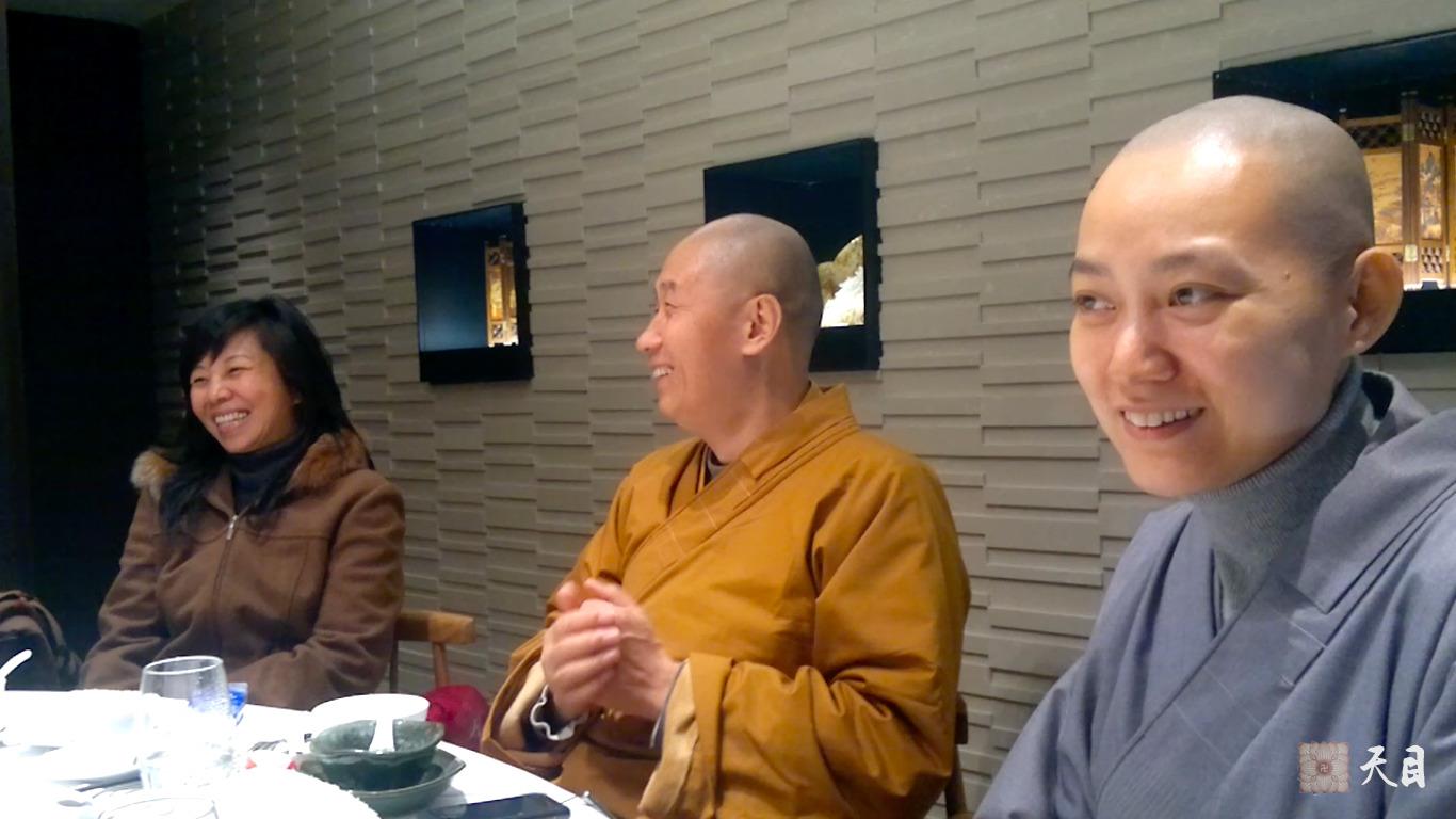 20110112圣观法师应果实法师的礼请在广州素成斋素食馆应常无居士的供养加持果实法师的生日宴2