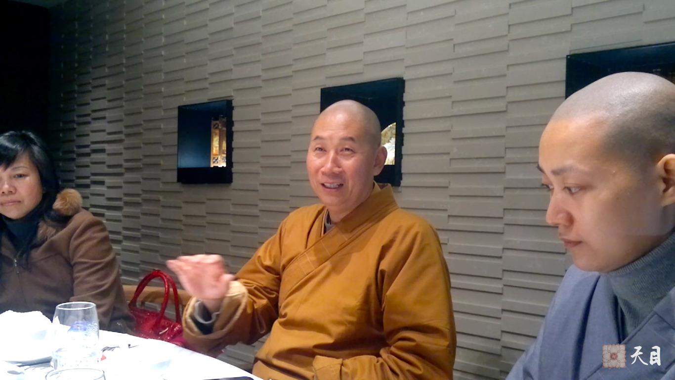 20110112圣观法师应果实法师的礼请在广州素成斋素食馆应常无居士的供养加持果实法师的生日宴2