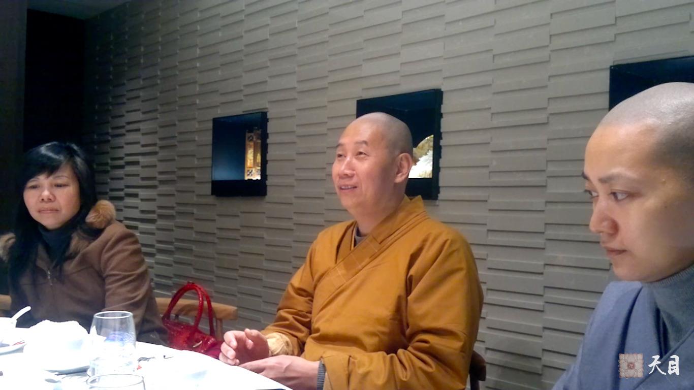 20110112圣观法师应果实法师的礼请在广州素成斋素食馆应常无居士的供养加持果实法师的生日宴2