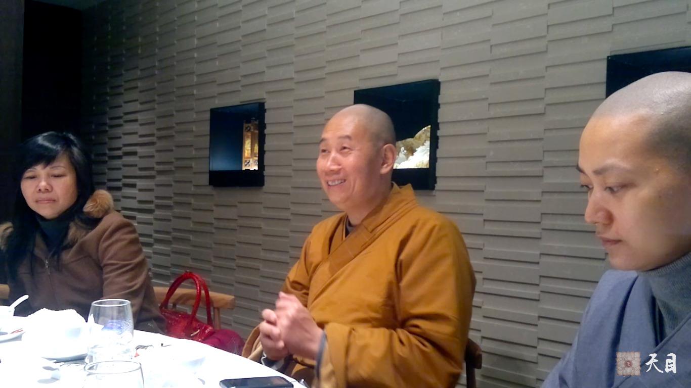 20110112圣观法师应果实法师的礼请在广州素成斋素食馆应常无居士的供养加持果实法师的生日宴2